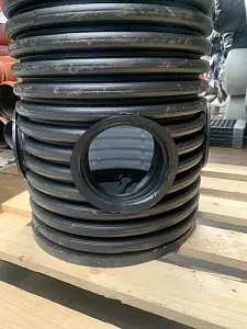 Дренажный колодец d315 h2000 с черной крышкой (с тремя отводами и заглушкой 110 мм) 7